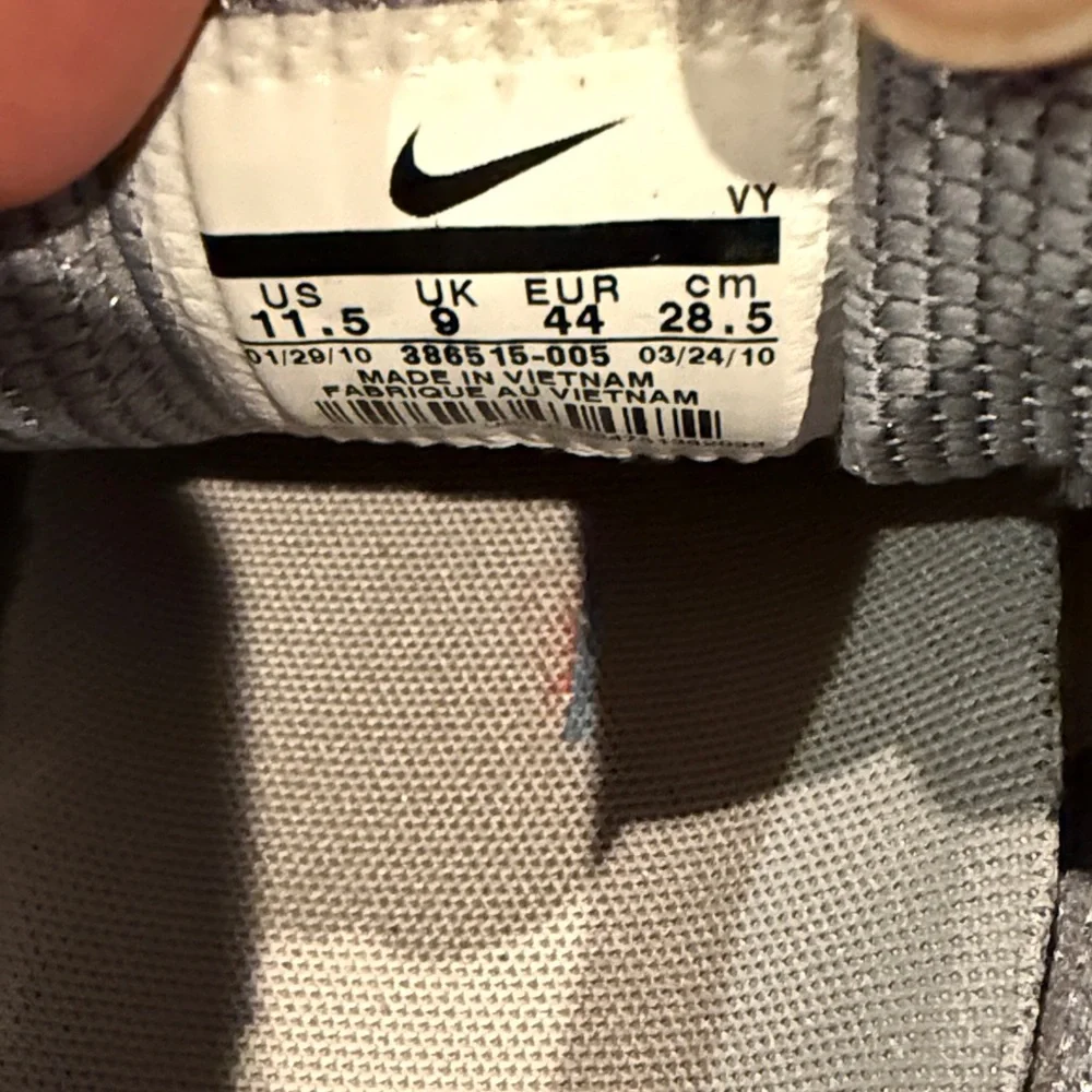 Nike sneakers silver